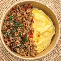 ข้าวกะเพราหมูสับไข่เจียว