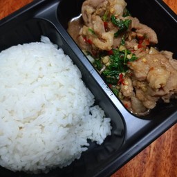 กระเพราหมูหมัก