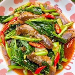 ปลากระป๋องผัดใส่คะน้าราดข้าว