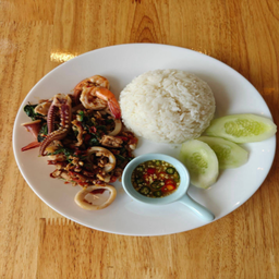 ข้าวกะเพรารวมทะเล