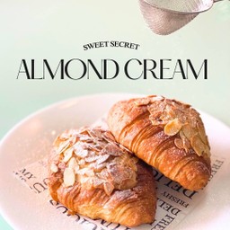 ครัวซองค์ครีมอัลมอนด์