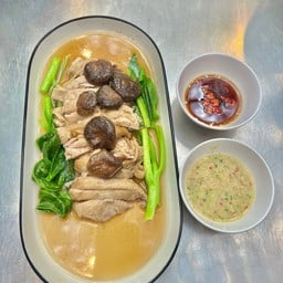 ไก่ตุ๋นน้ำมันงา น้ำจิ้มซีฟู้ด