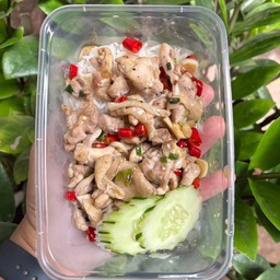 ไก่คั่วพริกเกลือราดข้าว