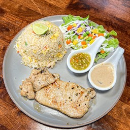 ข้าวผัดสเต็กหมู