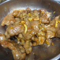 ข้าว หมูทอดกระเทียม