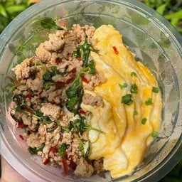 ข้าวกะเพราไข่ข้น Byน้องไทก้า