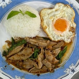 ข้าวกะเพราเป็ดเนื้อล้วน