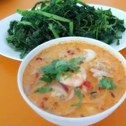 ยำผักบุ้งกรอบ