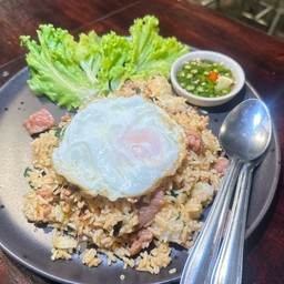 ข้าวคลุกผัดกระเพรา