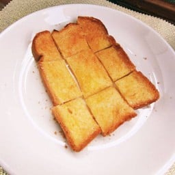 ขนมปังเนยน้ำตาล