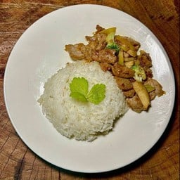 ข้าวเนื้อผัดน้ำมันหอย
