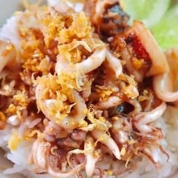 ข้าวปลาหมึกทอดกระเทียม