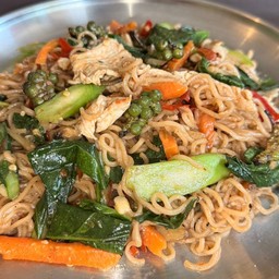 ม่าม่าผัดขี่เมา