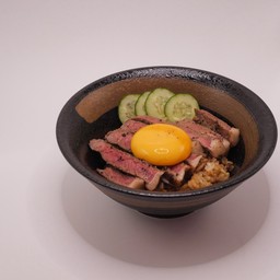 ข้าวผัดมันเนื้อพิคานย่าไข่ดอง