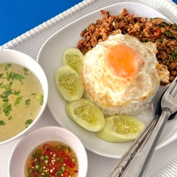 ข้าวกะเพรา+ไข่ดาว (ธรรมดาไม่มีไข่ดาว)