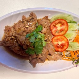 หมูกระเทียม(จาน)