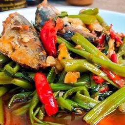 ปลากระป๋องผัดผักบุ้ง(ราดข้าว)