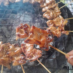 เจ๊เมย์หมูปิ้งหน้าโรงเรียนราชดำดิ(ราม2)