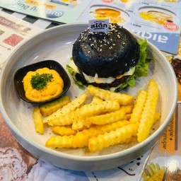 เบอร์เกอร์ชาโคลเนื้อบดชีส+เฟรนช์ฟรายส์+ชีสดิฟ