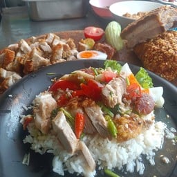 ข้าวยำหมูกรอบไข่ยางมะตูม+โค๊ก