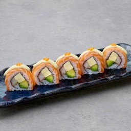 โรลแซลมอนอาโวคาโดวาซาบิครีมชีส