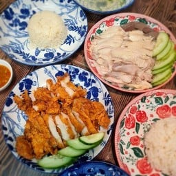 ข้าวใหม่ไก่มัน x Paradise cafe แยกกิตติคุณ