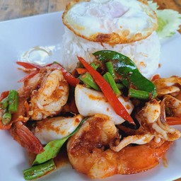 ข้าวผัดพริกแกงทะเล