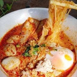 ก๋วยเตี๋ยวต้มยำหมูไข่ออนเซ็น