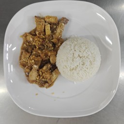 ข้าวหมูกรอบทอดกระเทียม