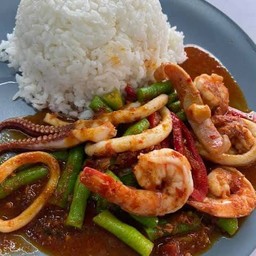 กะเพราและตามสั่ง by ครัวถมมอ