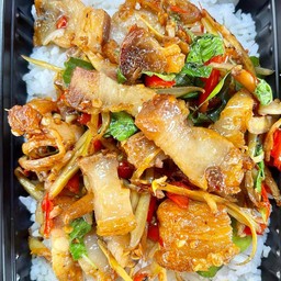 ข้าวหมูกรอบผัดฉ่า