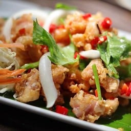 ยำเอ็นไก่ทอดกรอบ