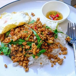 [อร่อยซ่ากับโค้ก] กะเพราหมูสับ+ไข่ดาว +  โค้ก ออริจินัล (ขวด)