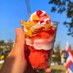 สตอเบอรี่โยเกิร์ต ทาวน์อินทาวน์