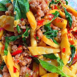 กะเพราหน่อไม้กับข้าว