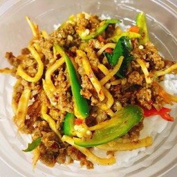 ข้าวพริกแกงเนื้อสับหน่อไม้