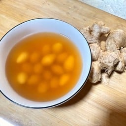 น้ำขิงร้อนๆ ใส่แปะก้วย