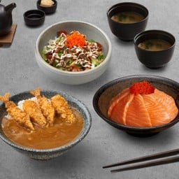 ข้าวหน้าปลาแซลมอน + ข้าวแกงกะหรี่กุ้งทอด