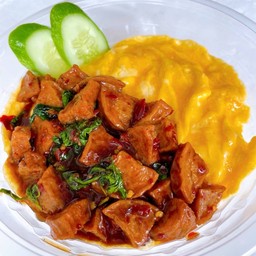 ข้าวกระเพราไก่ยอไข่ข้น