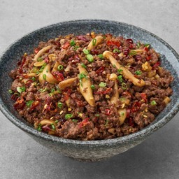 ข้าวหน้าเนื้อสับซอสกิวด้ง