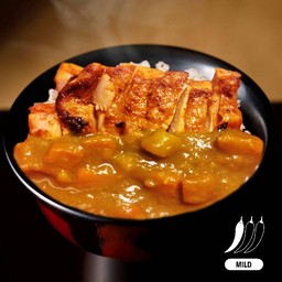 ข้าวหน้า แกงกะหรี่ไก่สไปซี่ Japanese Curry with Spicy Chicken Rice Bowl