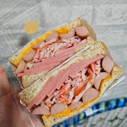 Sandwiches & Salads  พฤกษาวิลล์60 แซนวิชไส้แน่น