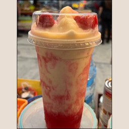 นมหมี สตอเบอร์รี่ปั่น