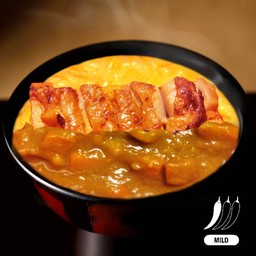 ข้าวหน้า ไข่ข้นแกงกะหรี่ไก่สไปซี่ Japanese Curry with Spicy Chicken and Omelette