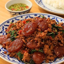 กระเพราหมูสับกุนเชียง(ราดข้าว)