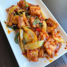 ผัดพริกเผาหมูกรอบ *กับข้าว - Stir-Fried Chili Paste with Crispy Pork