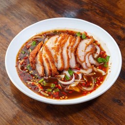 ยำคอหมูทอด