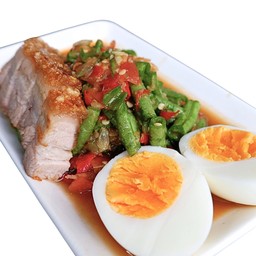 ส้มตำถั่วฝักยาวหมูกรอบไข่ต้ม - Long Beans Salad, Crispy Pork, and Boiled Egg