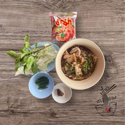 ก๋วยเตี๋ยวหมู (มาม่าห่อสีเงินรสต้มยำกุ้ง)