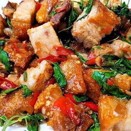 กะเพราหมูกรอบ *กับข้าว - Stir-Fried Basil with Crispy Pork